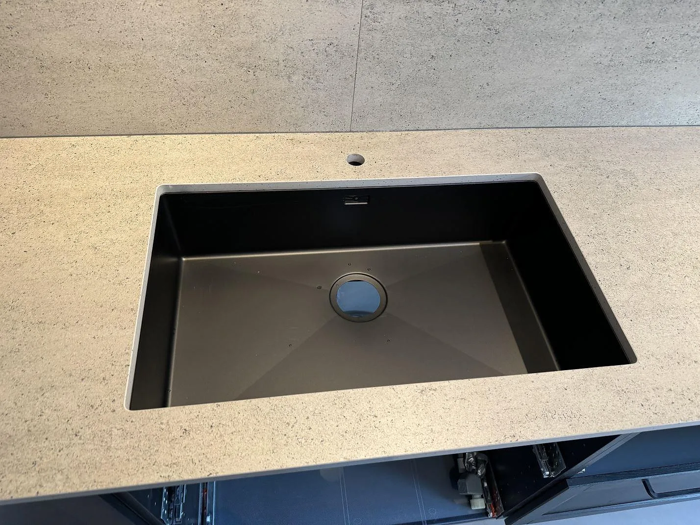 Køkkenbordplade i Dekton Keon, Malmö – billede 4