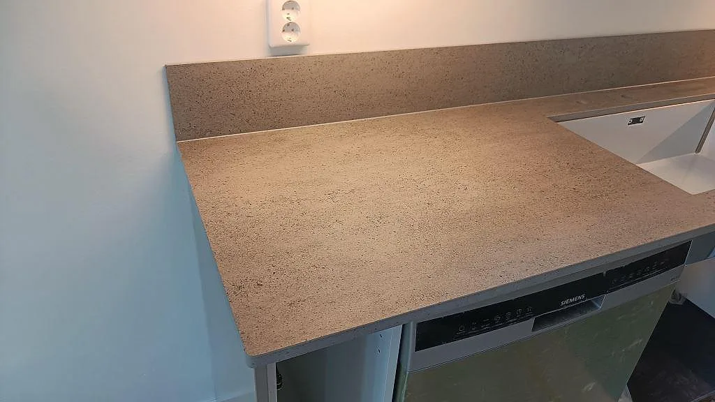 Køkkenbordplade i Dekton Keon, Östra Karup – billede 5