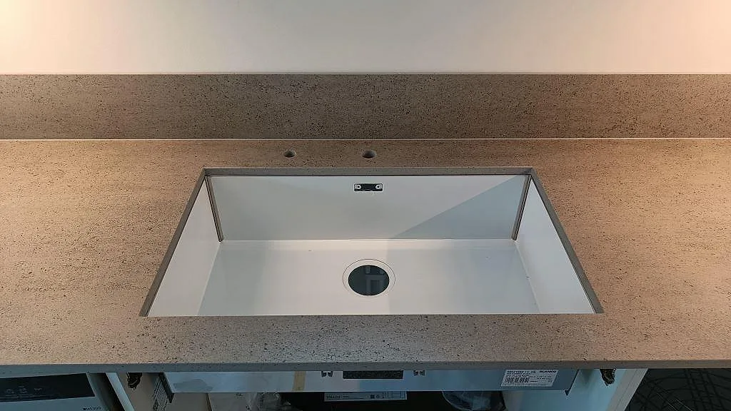 Køkkenbordplade i Dekton Keon, Östra Karup – billede 2