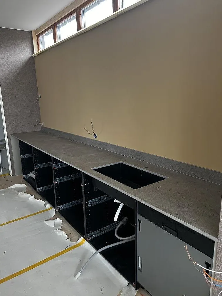Køkkenbordplade i Dekton Keon, Stora Höga – billede 5