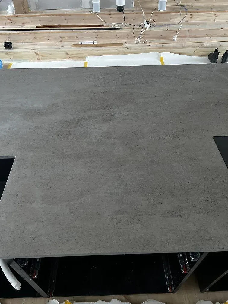 Køkkenbordplade i Dekton Keon, Stora Höga – billede 4