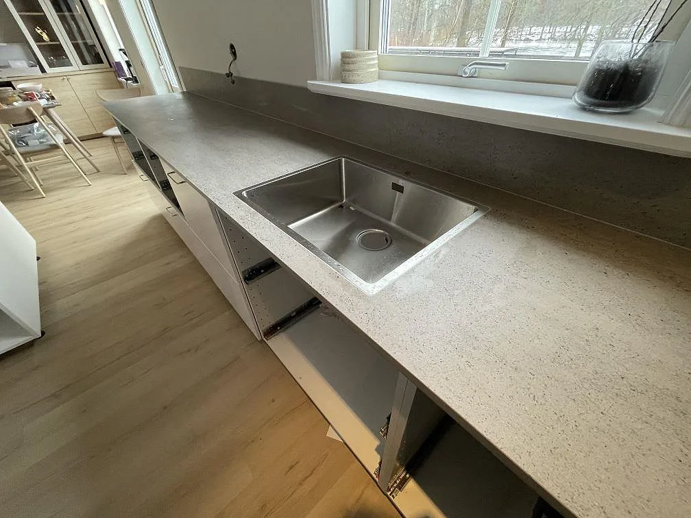 Køkkenbordplade i Dekton Keon, Surahammar – billede 3