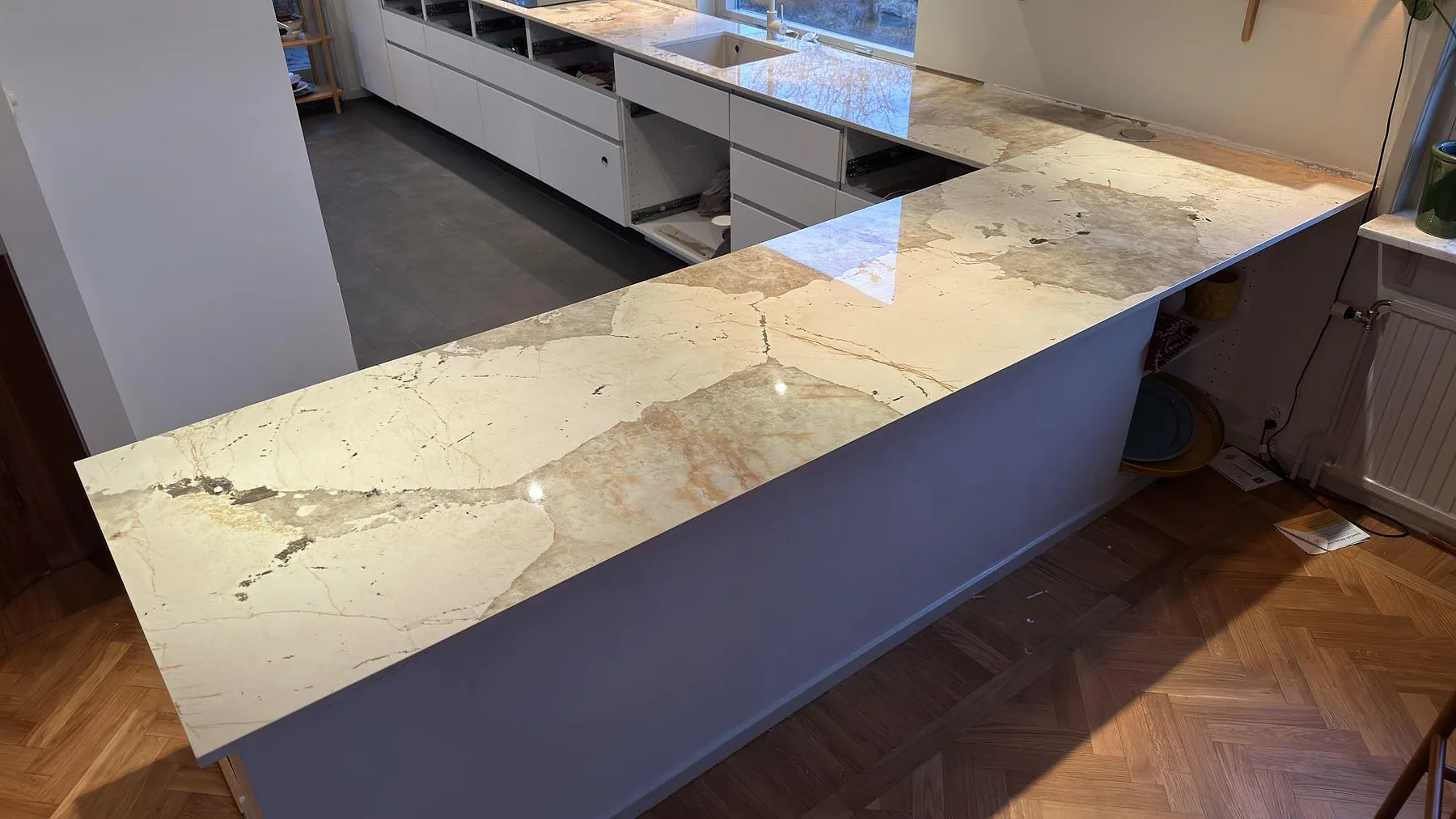 Køkkenbordplade i Dekton Khalo, Nacka – billede 2