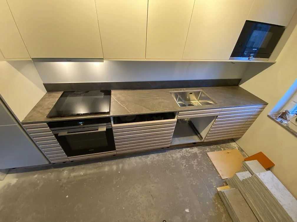 Gennemført projekt: Køkkenbordplade i Dekton Kira, Kungsbacka.