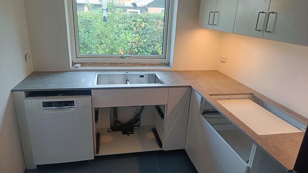 Køkkenbordplade i Dekton Kreta, Albertslund