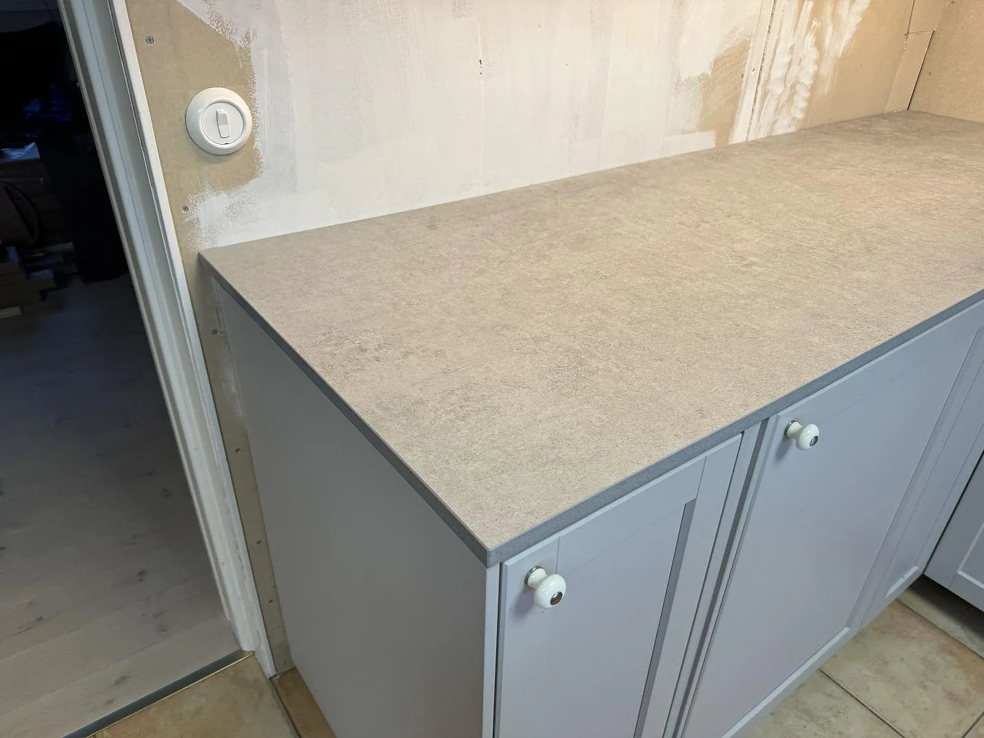 Køkkenbordplade i Dekton Kreta, Karlskrona – billede 7