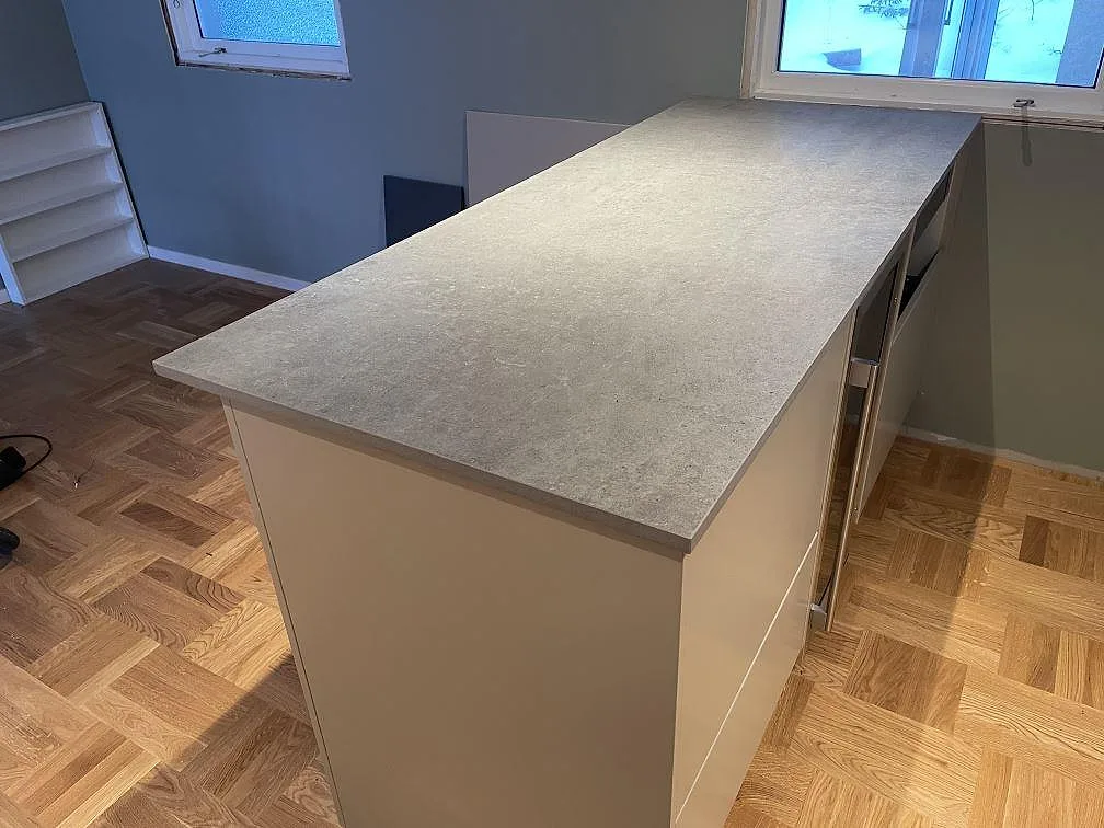 Køkkenbordplade i Dekton Kreta, TÄBY – billede 3