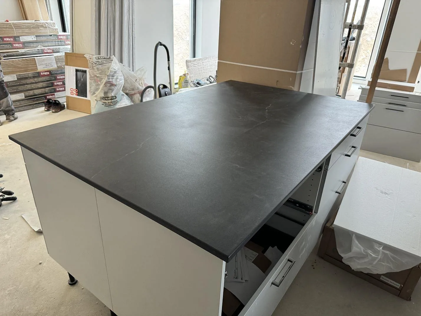 Køkkenbordplade i Dekton Laos, Halmstad – billede 2