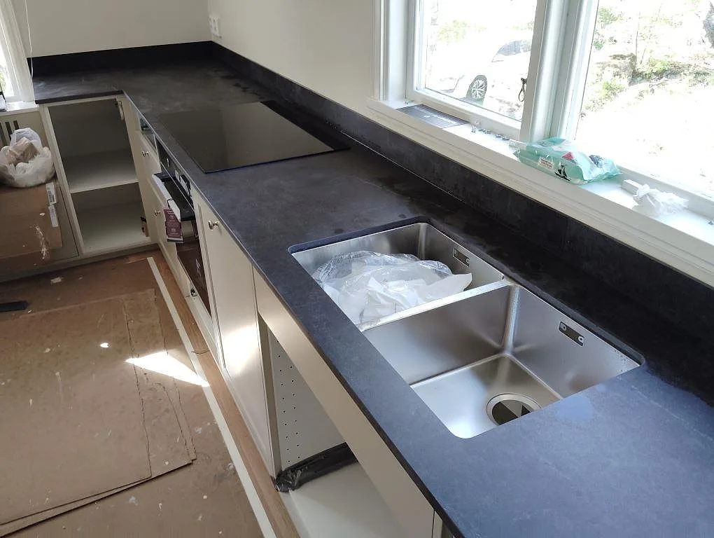 Gennemført projekt: Køkkenbordplade i Dekton Laos, Sigtuna.
