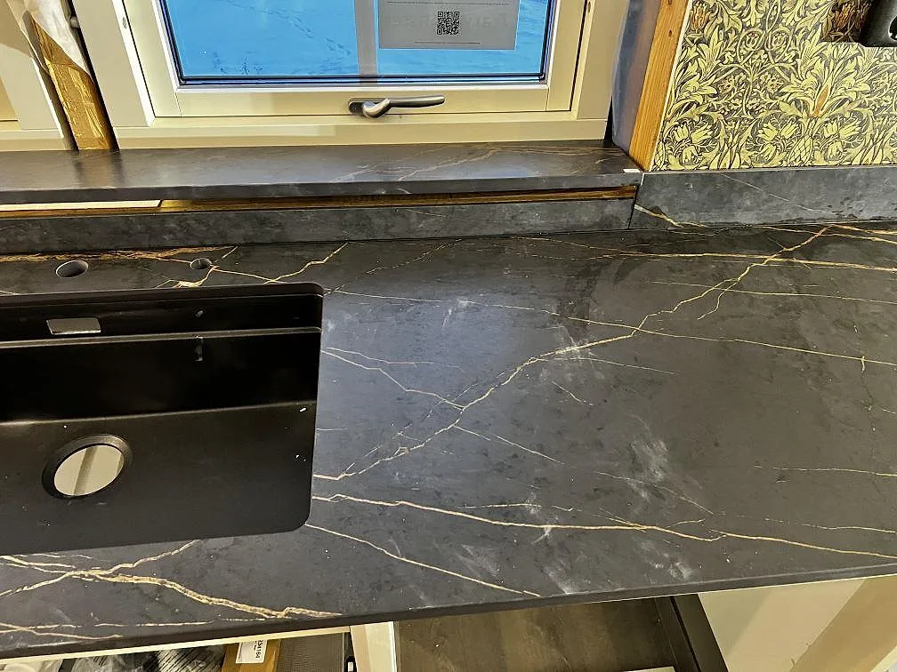 Køkkenbordplade i Dekton Laurent, Gränna – billede 5