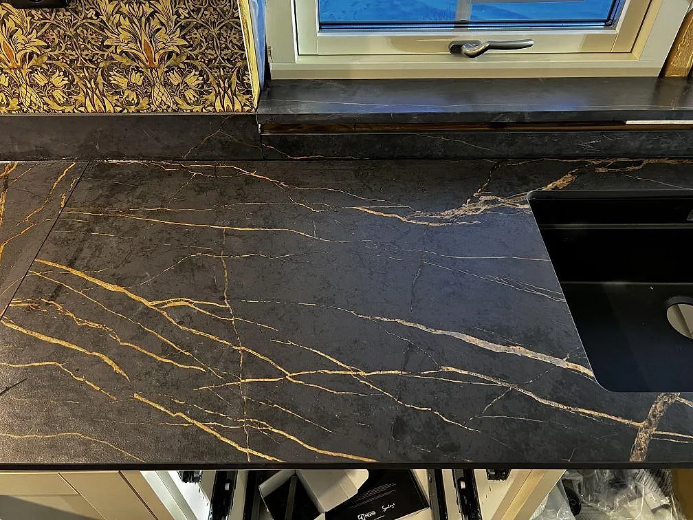 Køkkenbordplade i Dekton Laurent, Gränna – billede 6