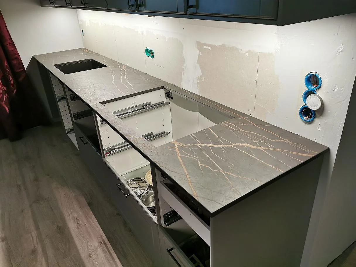 Gennemført projekt: Køkkenbordplade i Dekton Laurent, Höllviken.