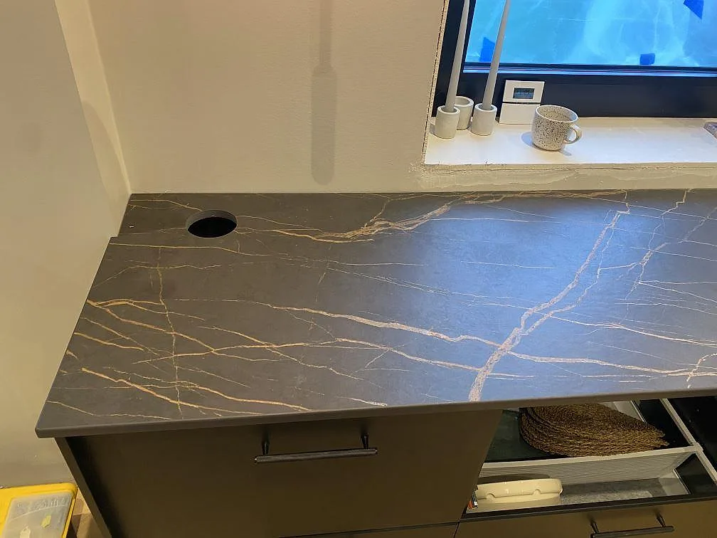 Køkkenbordplade i Dekton Laurent, Limhamn – billede 4