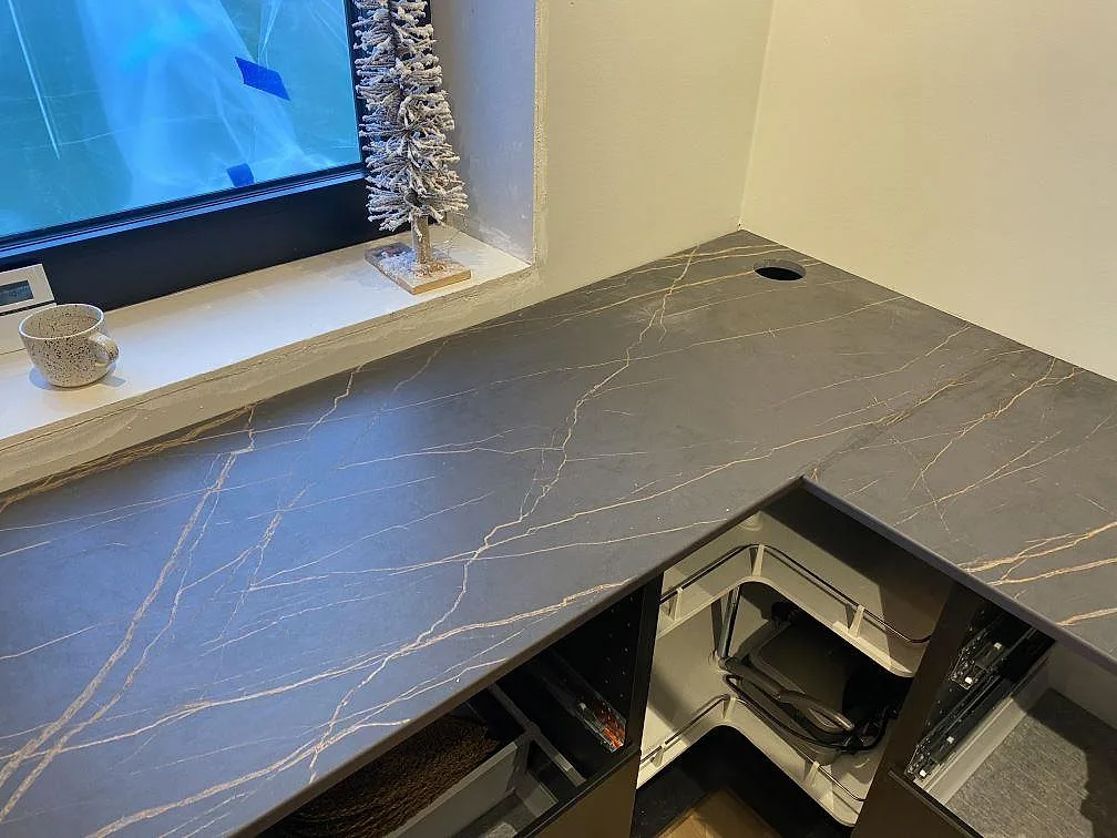 Køkkenbordplade i Dekton Laurent, Limhamn – billede 2