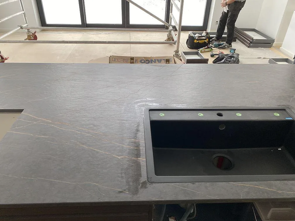 Køkkenbordplade i Dekton Laurent, Odense NØ – billede 3