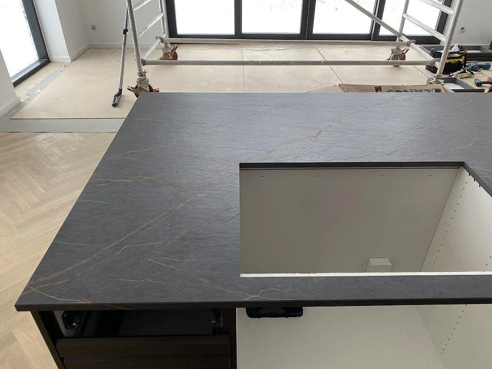 Køkkenbordplade i Dekton Laurent, Odense NØ – billede 5