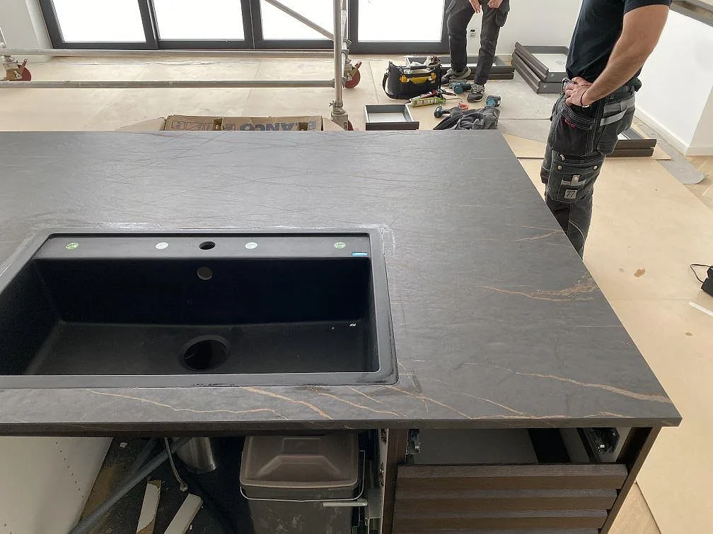 Køkkenbordplade i Dekton Laurent, Odense NØ – billede 2