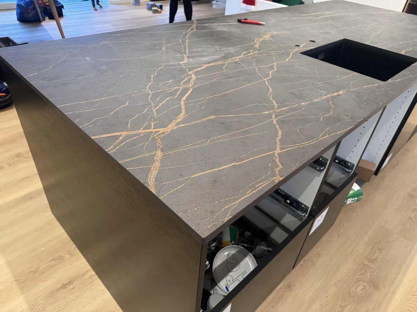 Køkkenbordplade i Dekton Laurent, Odense SV. – billede 2