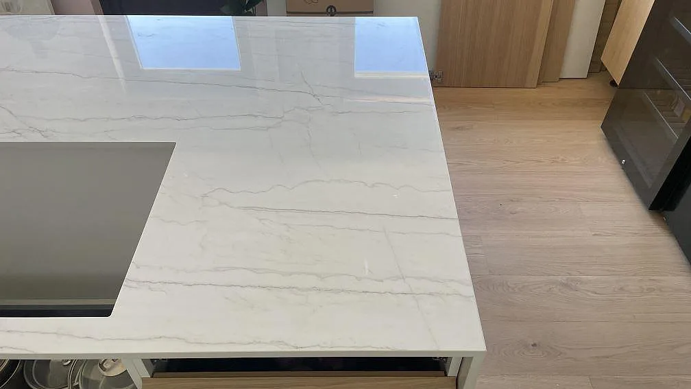 Køkkenbordplade i Dekton Limbo, Bunkeflostrand – billede 5
