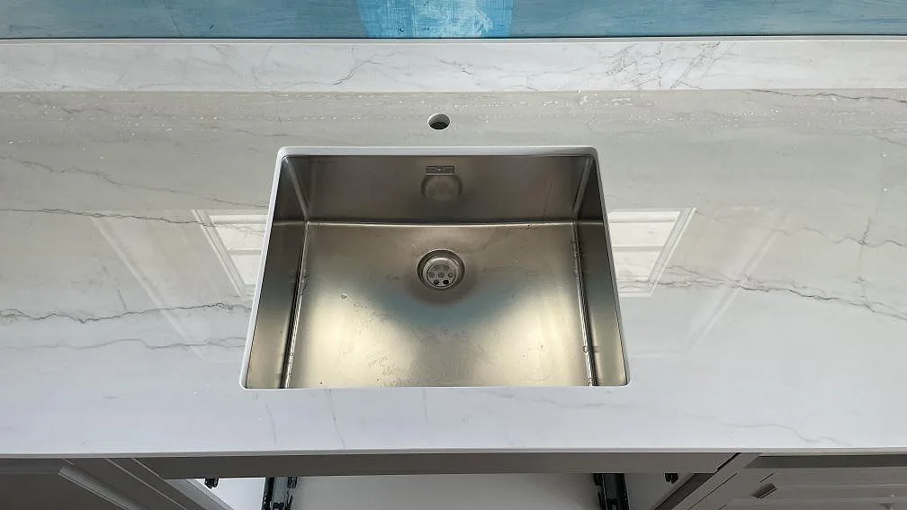 Køkkenbordplade i Dekton Limbo, Örby – billede 3