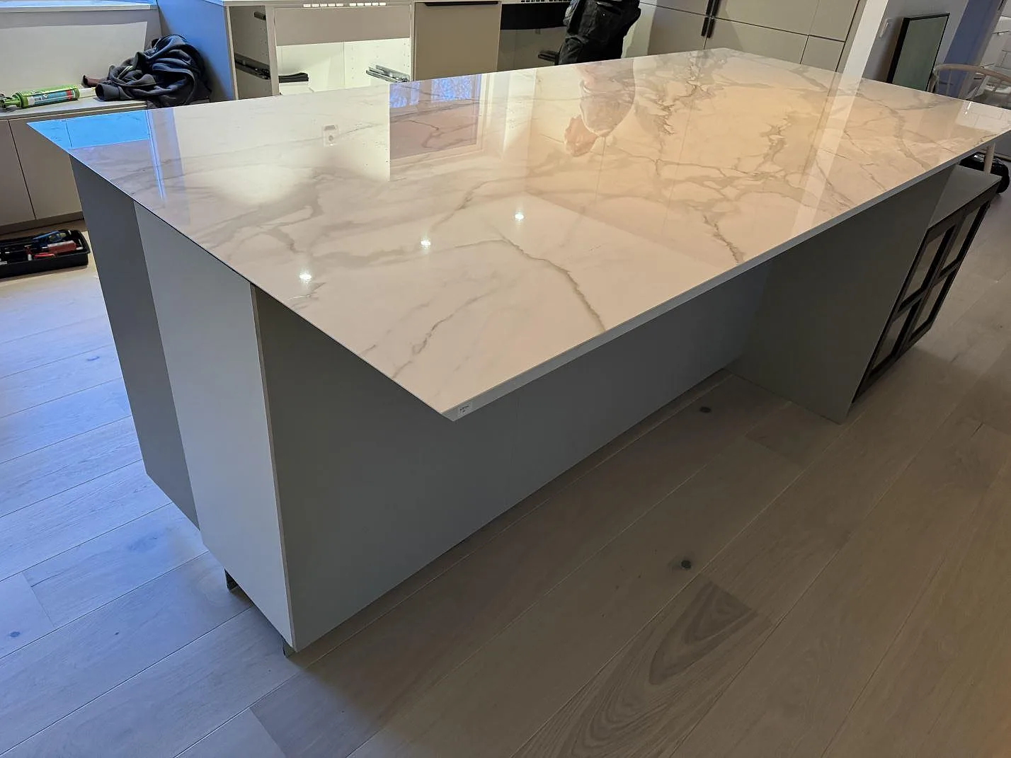 Køkkenbordplade i Dekton Lucid, Löddeköpinge – billede 3