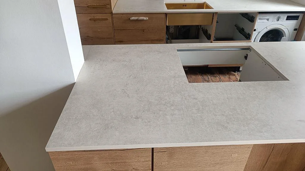 Køkkenbordplade i Dekton Lunar, København Ø – billede 2