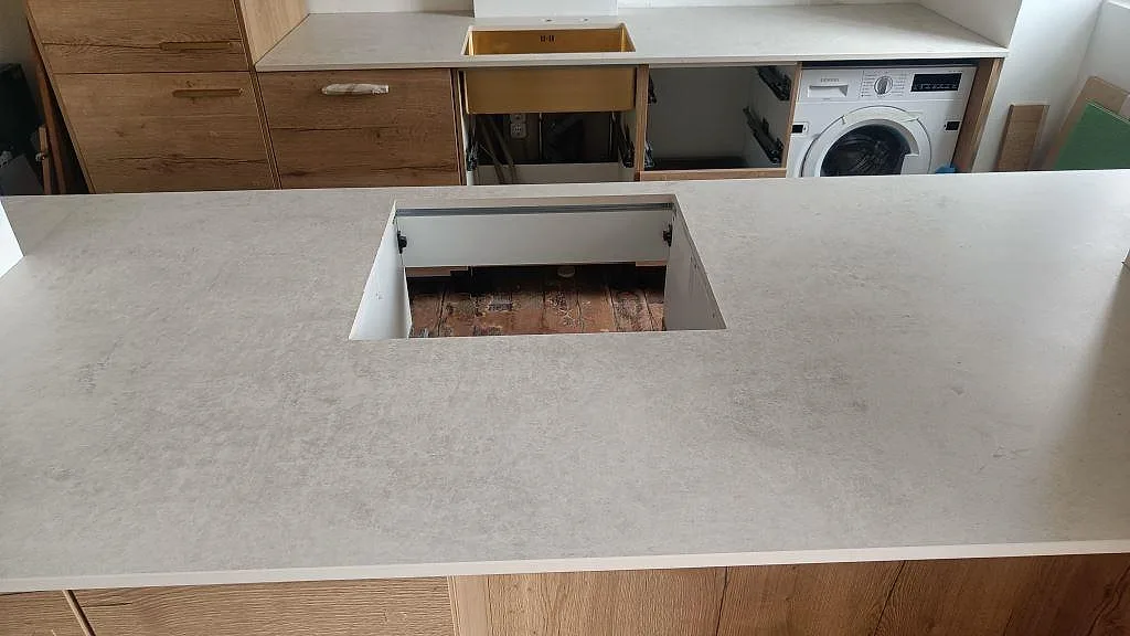 Køkkenbordplade i Dekton Lunar, København Ø – billede 3