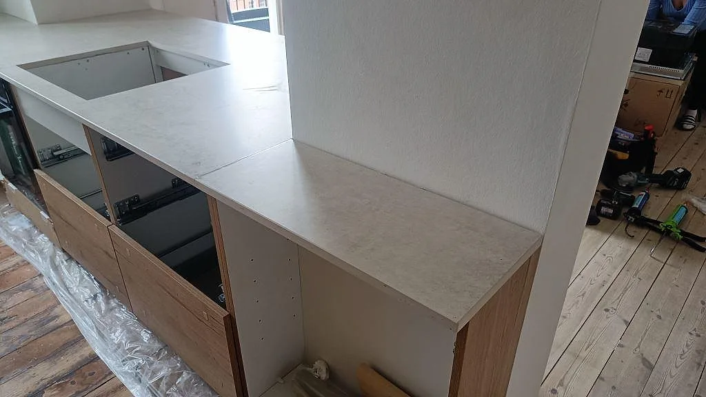 Køkkenbordplade i Dekton Lunar, København Ø – billede 5