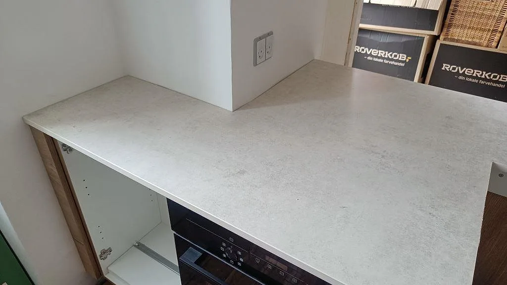Køkkenbordplade i Dekton Lunar, København Ø – billede 6