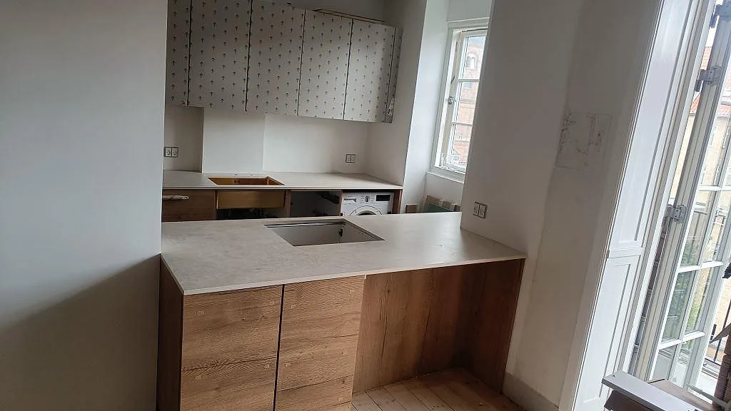 Køkkenbordplade i Dekton Lunar, København Ø