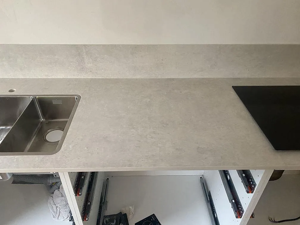 Køkkenbordplade i Dekton Lunar, Sävedalen – billede 4