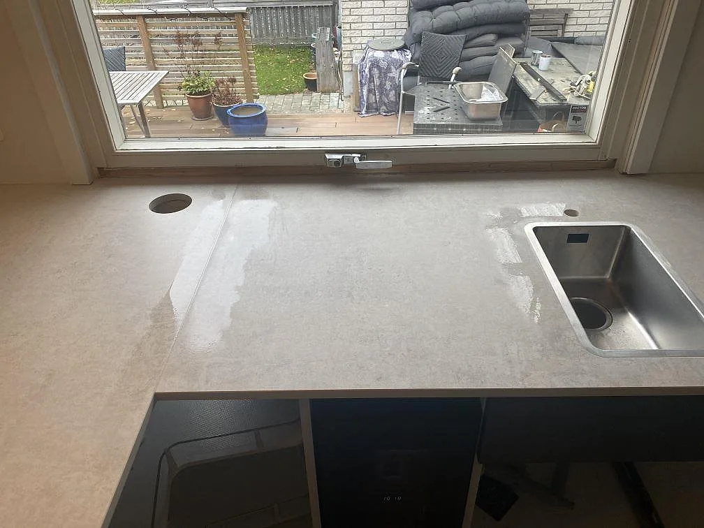 Køkkenbordplade i Dekton Lunar, Sävedalen – billede 4