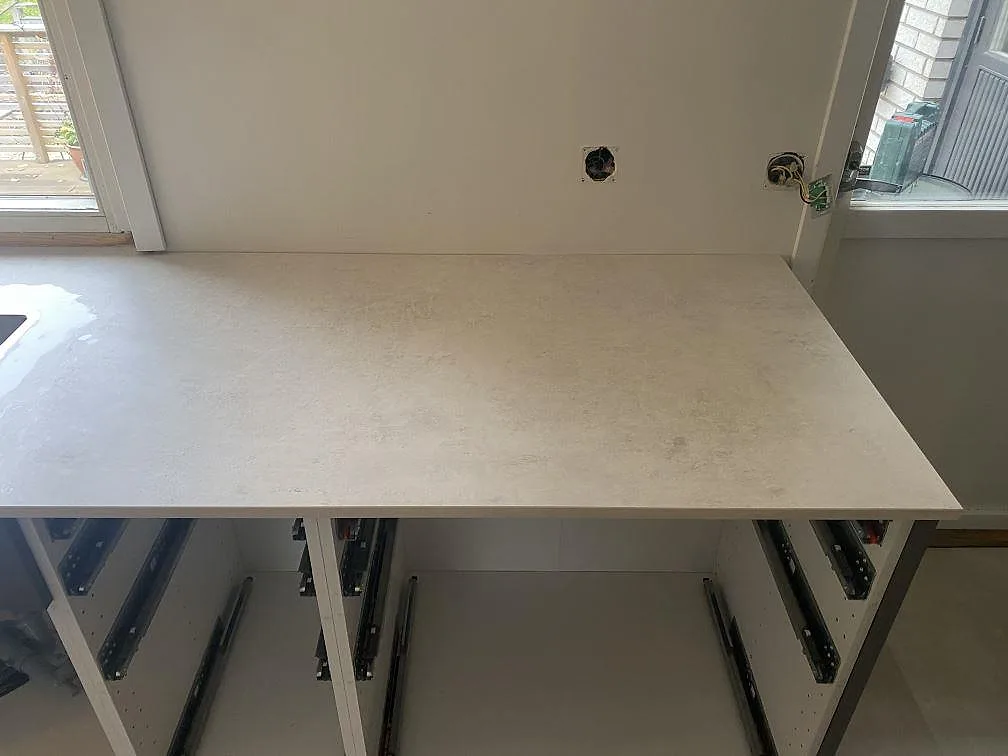 Køkkenbordplade i Dekton Lunar, Sävedalen – billede 7