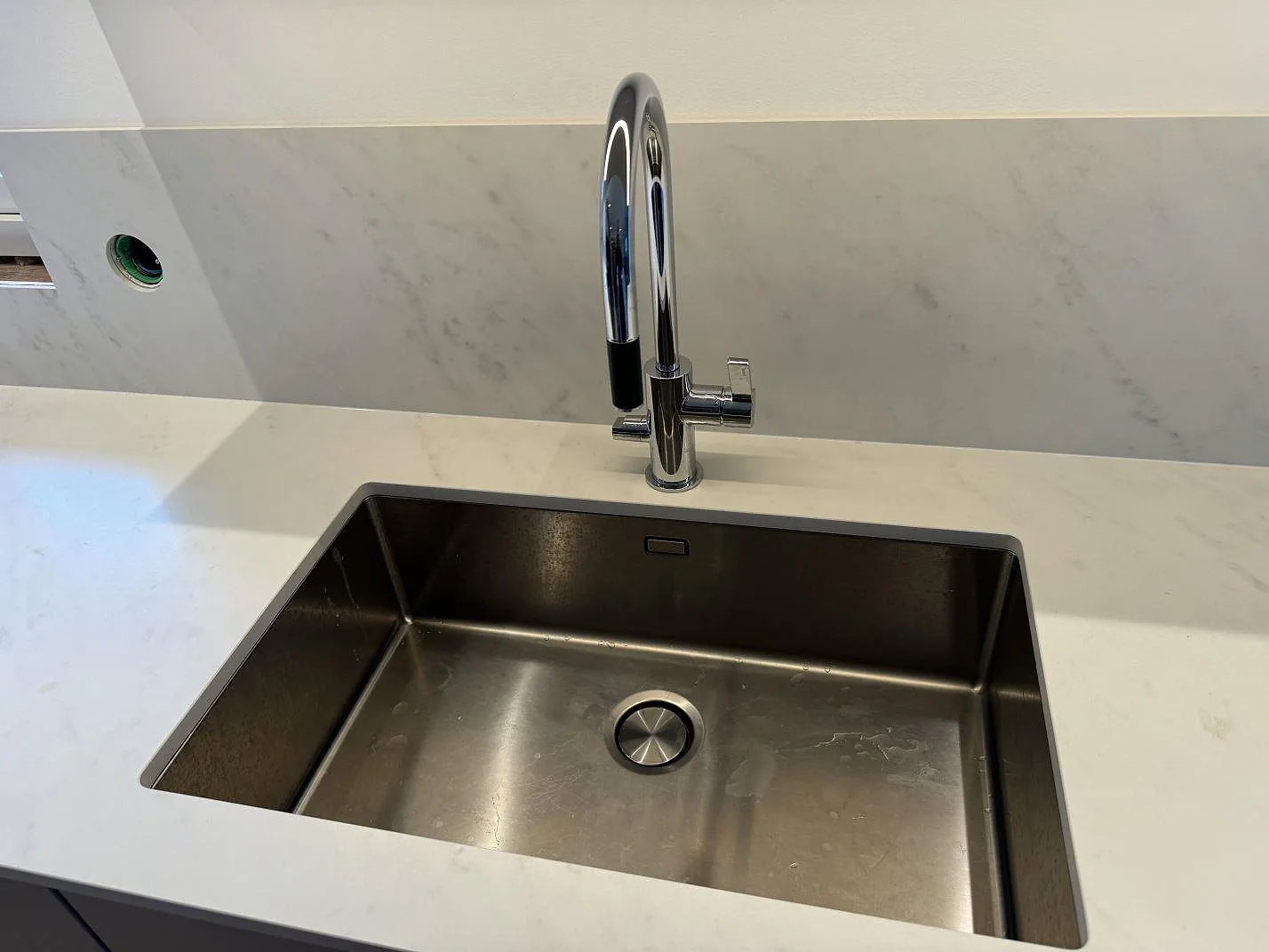 Køkkenbordplade i Dekton Marina Kc Velvet, Jonstorp – billede 2