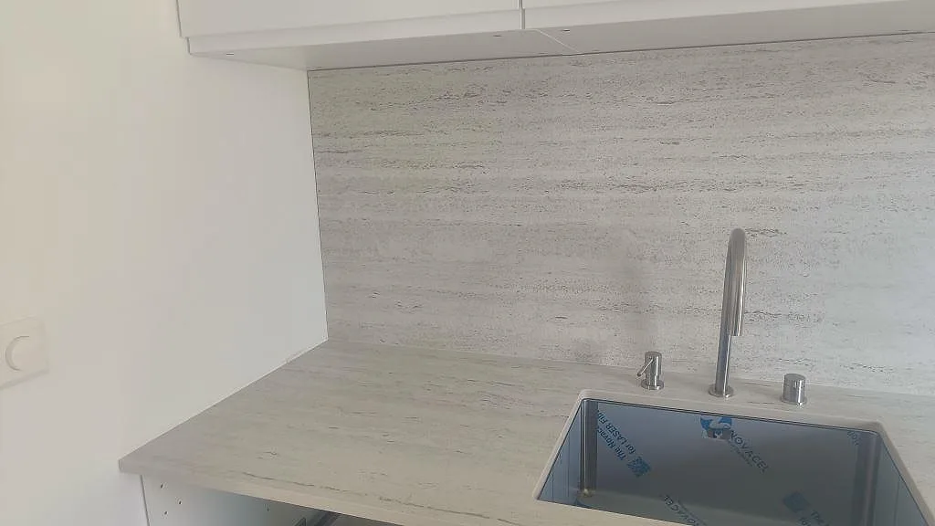 Køkkenbordplade i Dekton Marmorio, Halmstad – billede 2
