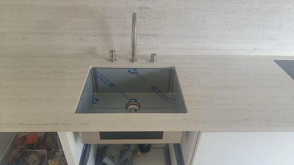 Køkkenbordplade i Dekton Marmorio, Halmstad – billede 3