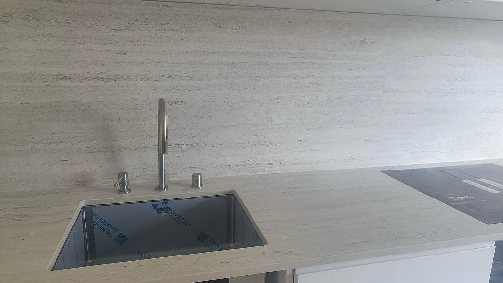 Køkkenbordplade i Dekton Marmorio, Halmstad – billede 4