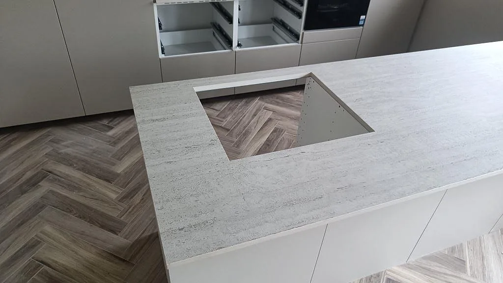 Køkkenbordplade i Dekton Marmorio, Mölndal – billede 2