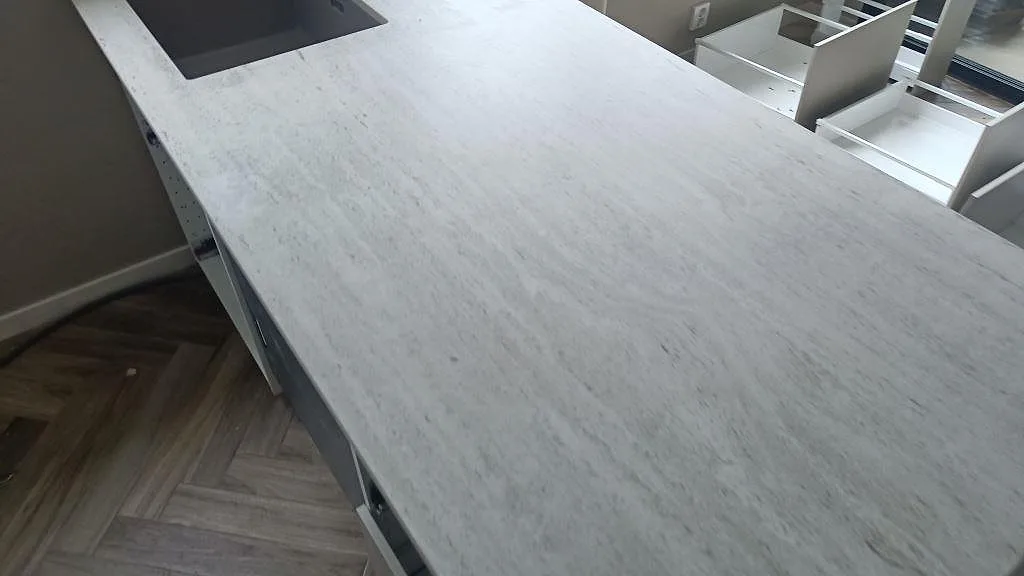 Køkkenbordplade i Dekton Marmorio, Mölndal – billede 5