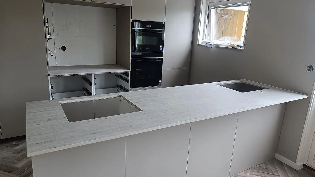 Gennemført projekt: Køkkenbordplade i Dekton Marmorio, Mölndal.