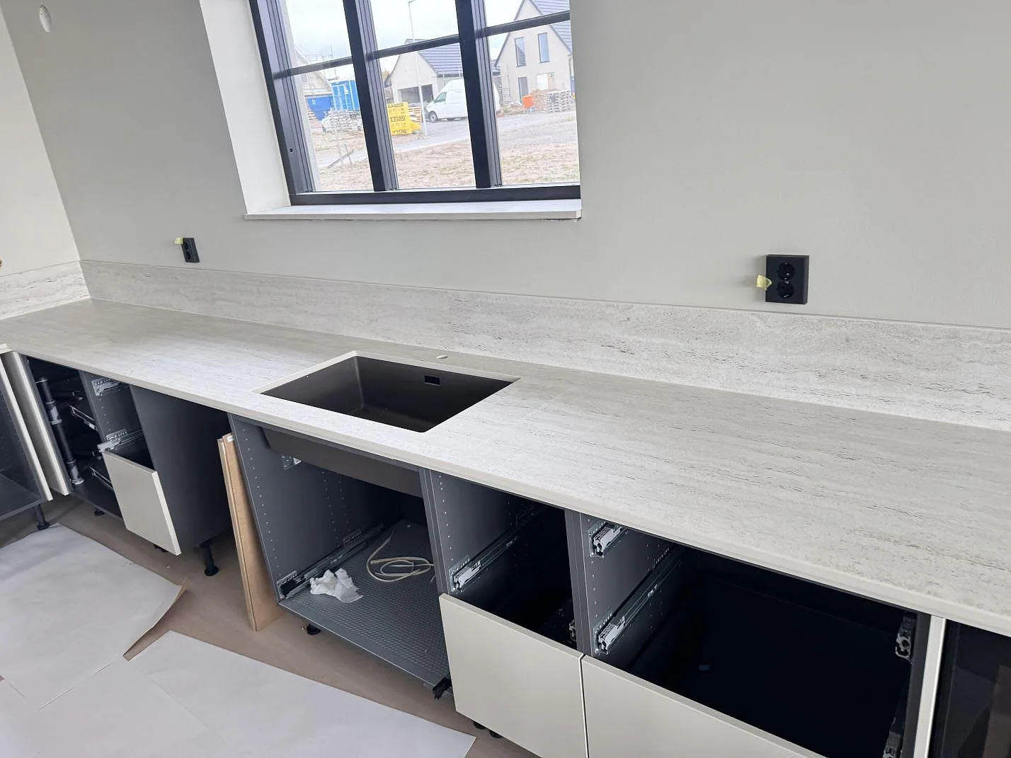 Køkkenbordplade i Dekton Marmorio, Skurup – billede 4