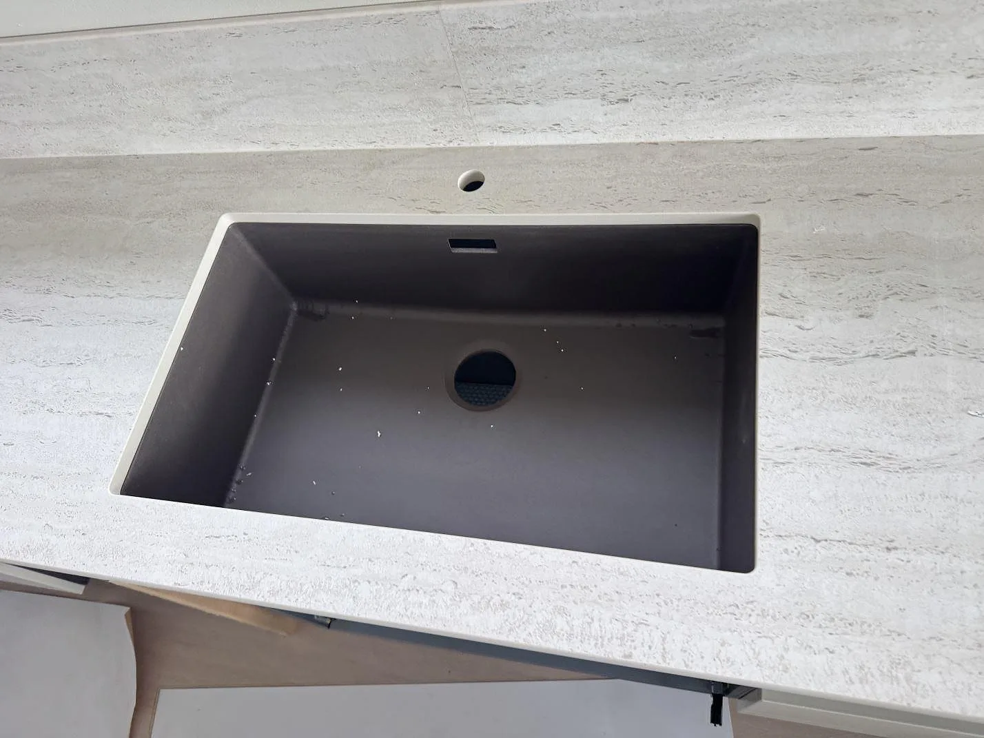 Køkkenbordplade i Dekton Marmorio, Skurup – billede 7