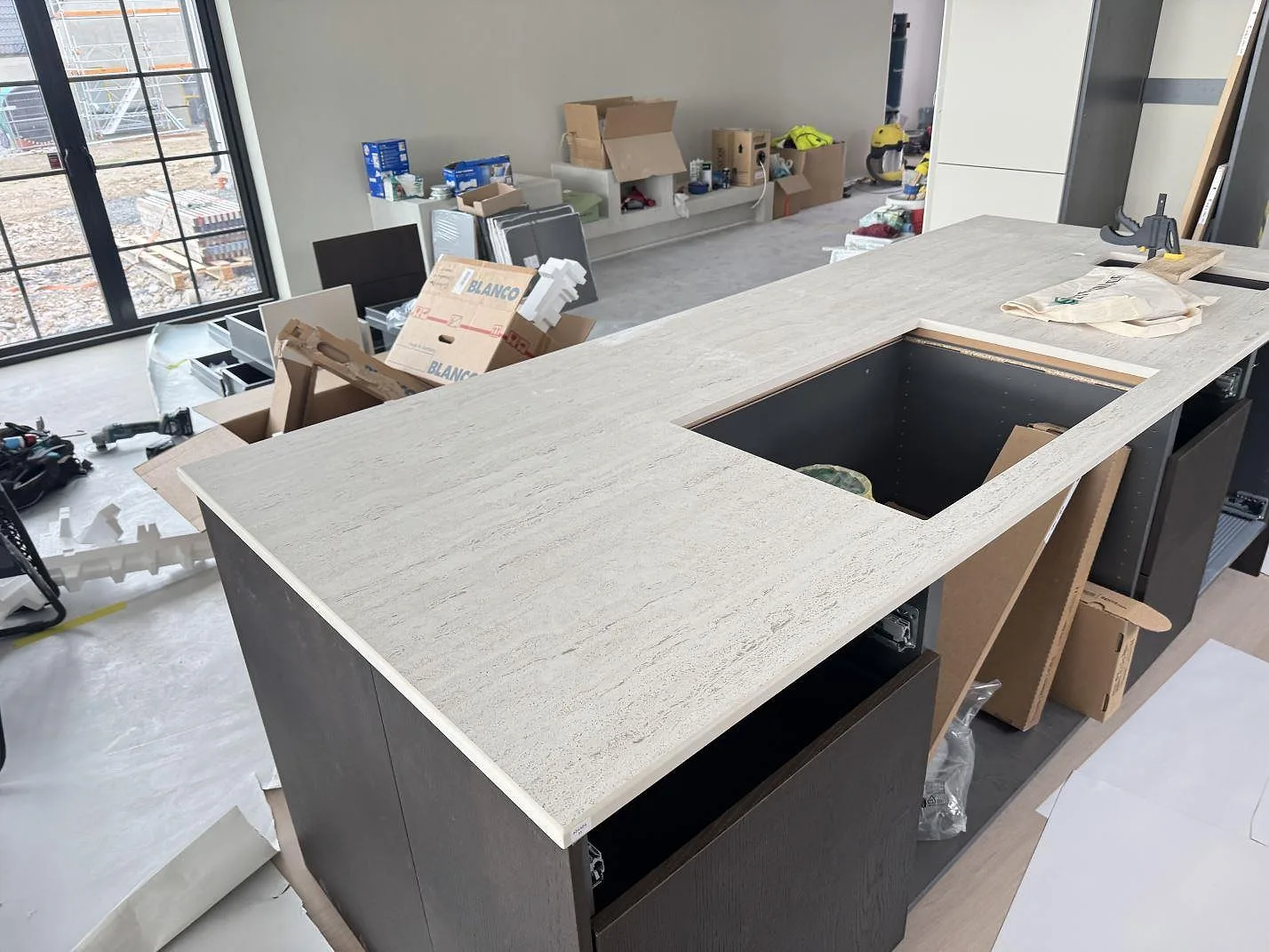 Køkkenbordplade i Dekton Marmorio, Skurup – billede 2