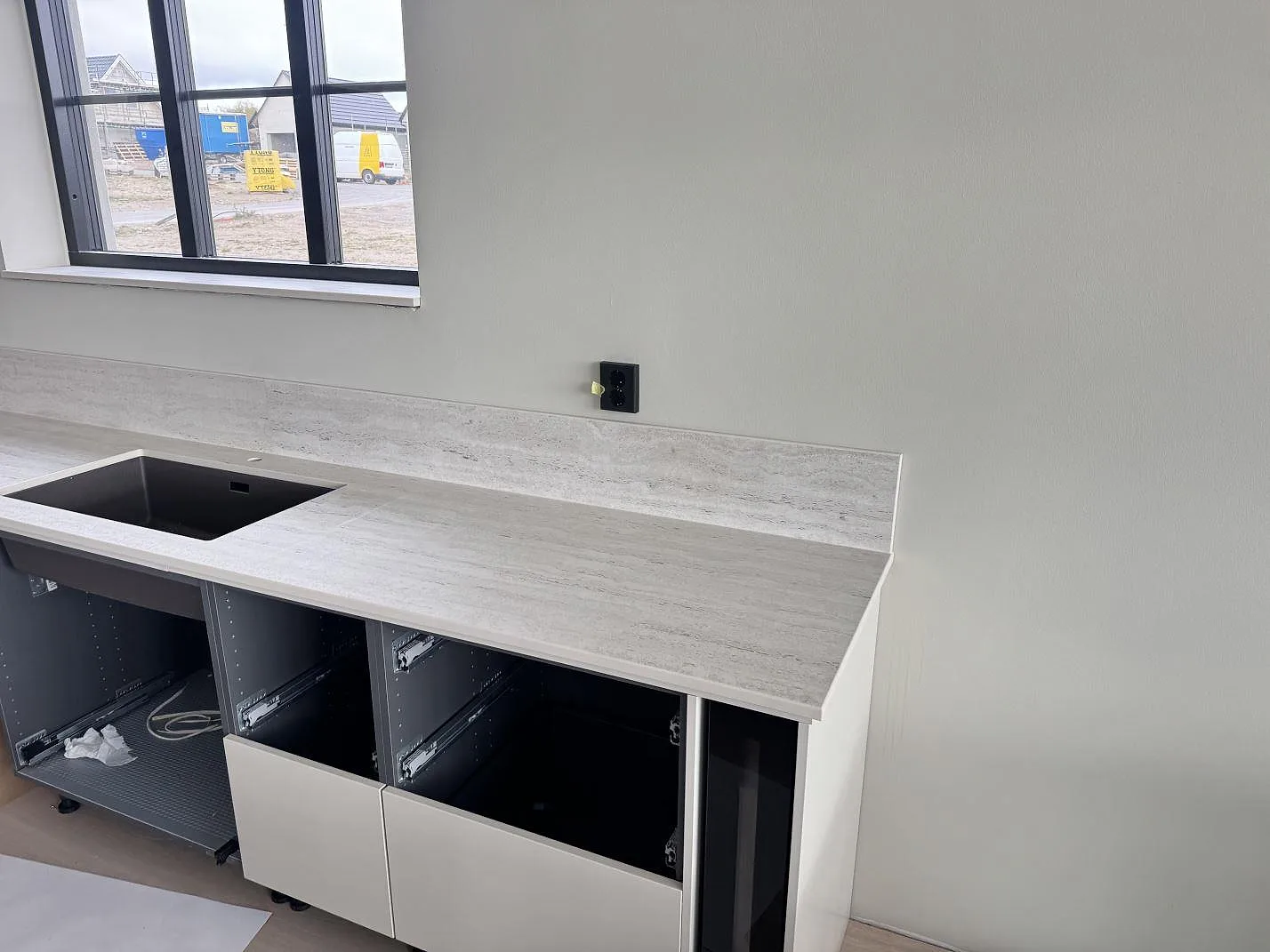 Køkkenbordplade i Dekton Marmorio, Skurup – billede 3