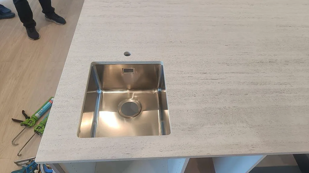 Køkkenbordplade i Dekton Marmorio, Uddevalla – billede 3