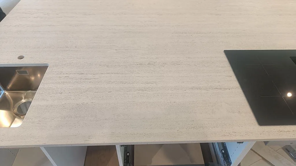 Køkkenbordplade i Dekton Marmorio, Uddevalla – billede 4