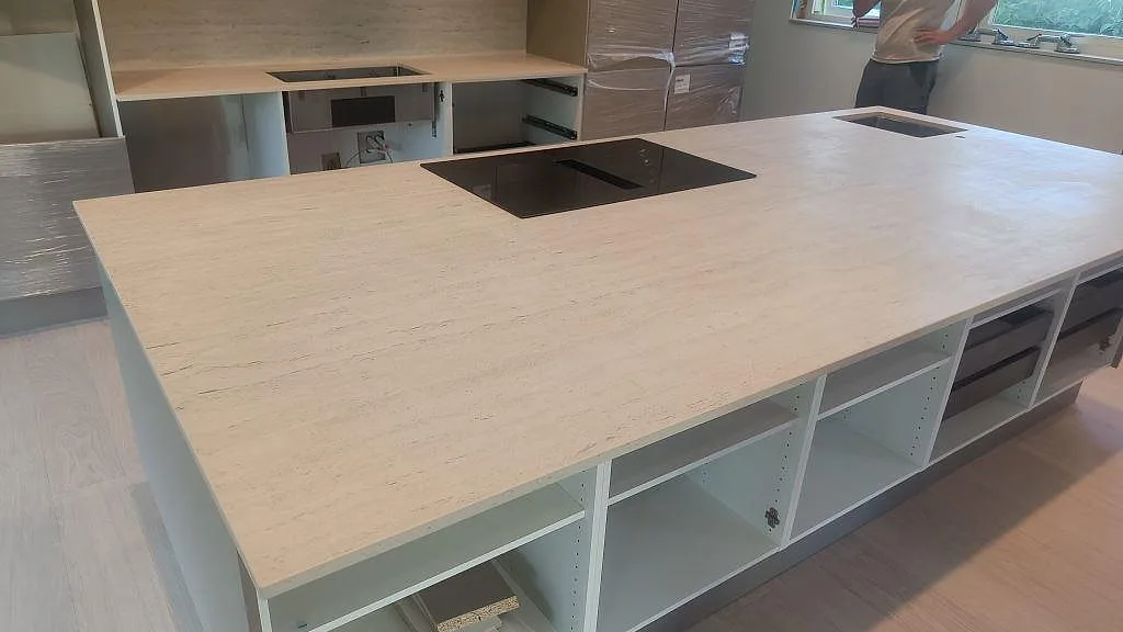 Køkkenbordplade i Dekton Marmorio, Uddevalla – billede 7