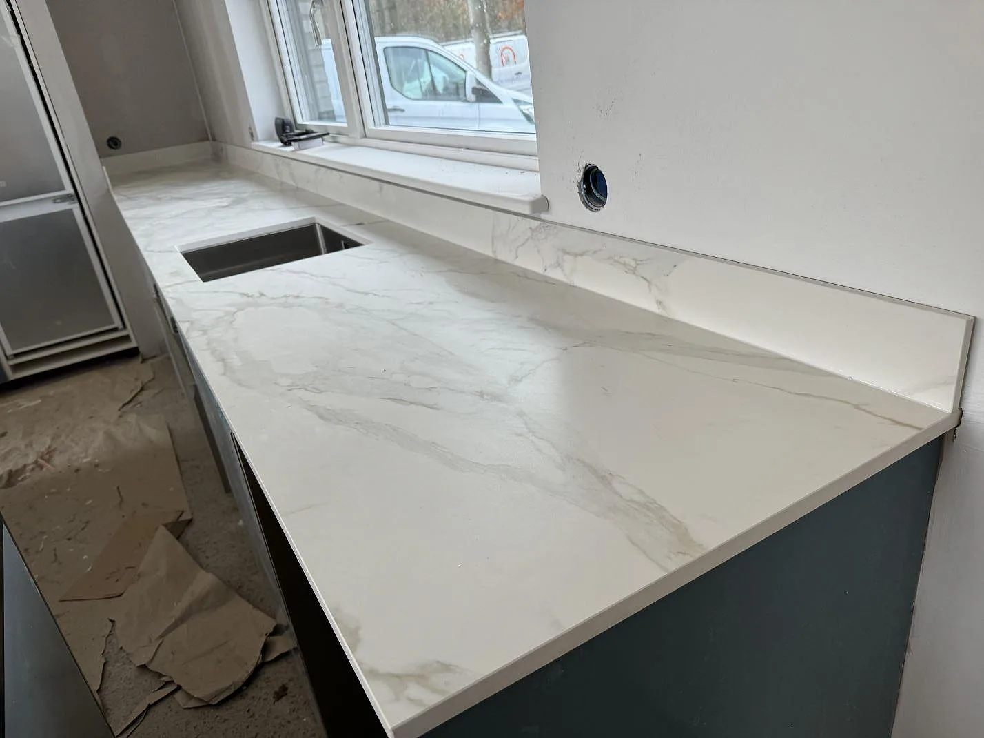 Køkkenbordplade i Dekton Morpheus Velvet, Billesholm – billede 3