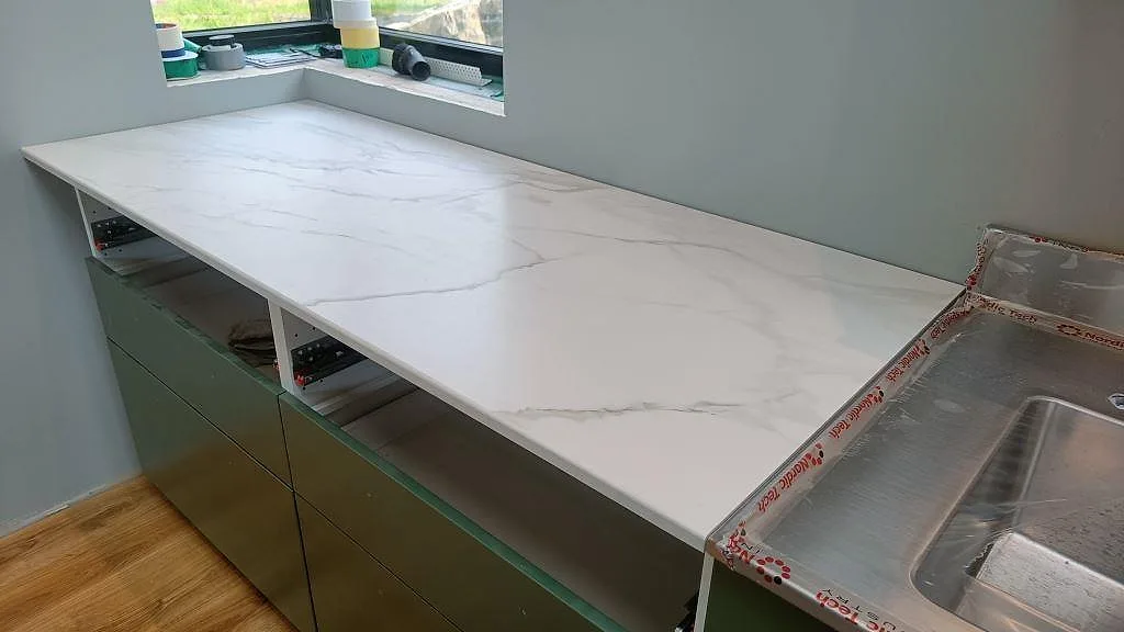 Køkkenbordplade i Dekton Morpheus Velvet, Kungsbacka – billede 5