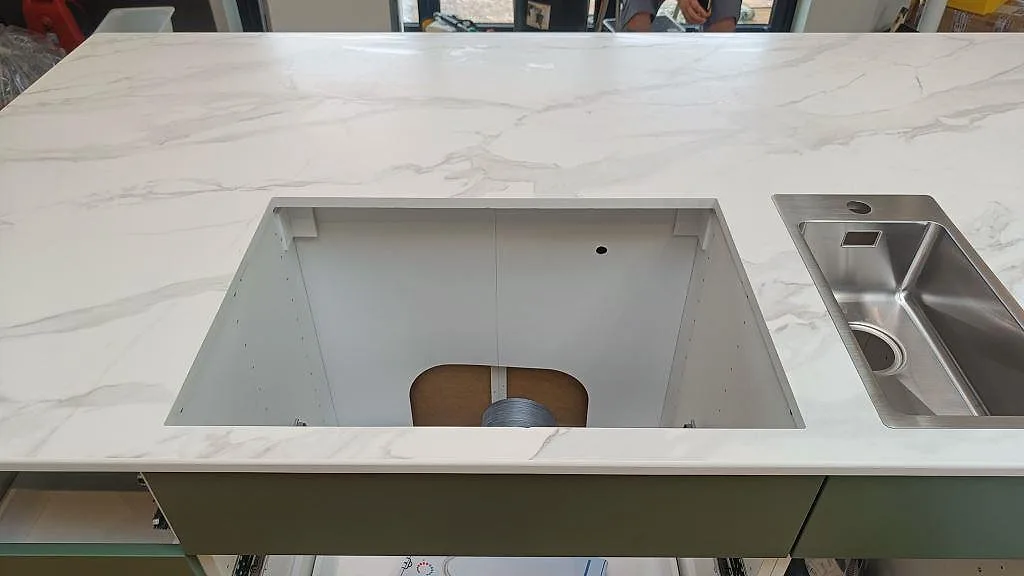 Køkkenbordplade i Dekton Morpheus Velvet, Kungsbacka – billede 4